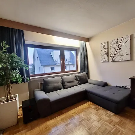 Bat Solutions Trier-euren - Alles Was Ein Nicht Bietet - 10 Min Zur Altstadt - 98 Qm Scheune Für 9 Personen Mit Sternenhimmel, Wintergarten, Grill Und Kino - Barrierefrei Dank Lift&auffahrt Tréveris