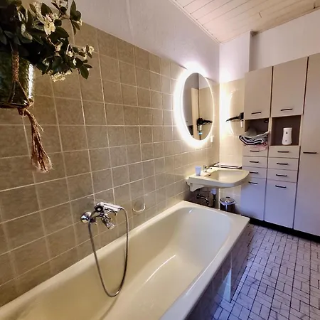 Bat Solutions Trier-euren - Alles Was Ein Nicht Bietet - 10 Min Zur Altstadt - 98 Qm Scheune Fuer 9 Personen Mit Sternenhimmel, Wintergarten, Grill Und Kino - Barrierefrei Dank Lift & Auffahrt Apartmán Trevír