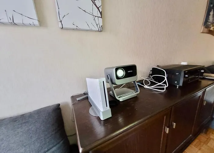 Bat Home Solutions Trier-Euren - Alles Was Ein Hotel Nicht Bietet - 10 Min Zur Altstadt - 98 Qm Scheune Fuer 9 Personen Mit Sternenhimmel, Wintergarten, Grill Und Kino - Barrierefrei Dank Lift & Auffahrt *