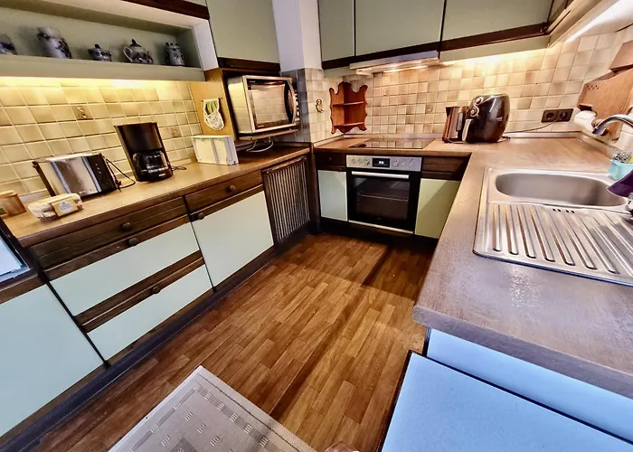 Bat Home Solutions Trier-Euren - Alles Was Ein Hotel Nicht Bietet - 10 Min Zur Altstadt - 98 Qm Scheune Fuer 9 Personen Mit Sternenhimmel, Wintergarten, Grill Und Kino - Barrierefrei Dank Lift & Auffahrt