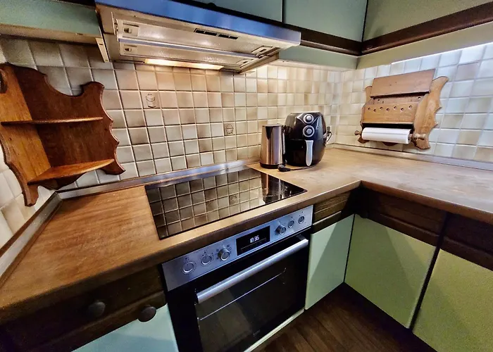 Bat Solutions Trier-euren - Alles Was Ein Nicht Bietet - 10 Min Zur Altstadt - 98 Qm Scheune Fuer 9 Personen Mit Sternenhimmel, Wintergarten, Grill Und Kino - Barrierefrei Dank Lift & Auffahrt * 트리어